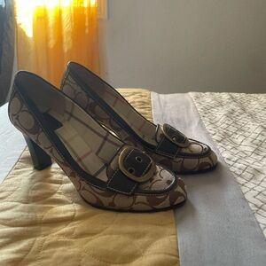 Stylish vintage coach Brown and cream Hilary loafer heels